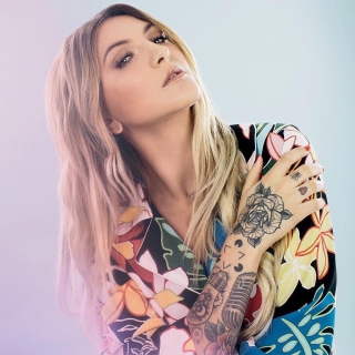 Julia Michaels