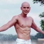 Phan Đinh Tùng khoe cơ bắp như lực sĩ trong MV mới