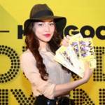 Fan đứng hàng giờ để nhận vé liveshow của Hồ Ngọc Hà