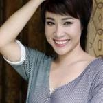 Uyên Linh mang tiếng hát đổi nụ cười