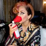 Vừa bỏ bạn trai, Lady Gaga đã khoe nhẫn đính hôn
