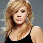 Kelly Clarkson khen nức nở clip cover của 2 nữ sinh Việt