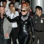 Lady Gaga diện váy cao su ở Bangkok