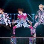 Thành viên SHINee nhảy sung đến rách quần