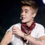 Justin Bieber khoe hình xăm 'khủng'