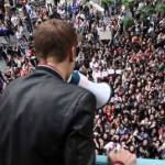Justin Bieber khiến hàng trăm fan cuồng thổn thức