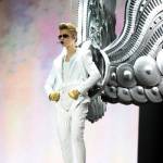 Justin Bieber 'đua đòi' làm thiên thần