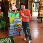 Theo chân sao Việt lên chùa đầu năm