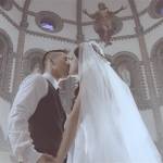 Những nụ hôn độc đáo trong MV Kpop