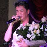 Mr.Đàm rưng lệ khi hát về mẹ