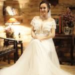 Vy Oanh khoe khéo nhẫn cưới trong MV mới?
