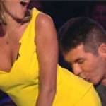Giám khảo Britain's got talent hôn mông nhau