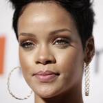 Rihanna kiện kế toán cũ làm thâm hụt tiền