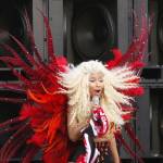 Rapper nóng bỏng Nicki Minaj thành "bà trùm" nổi loạn