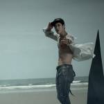 Kim Hyun Joong lại "khoe body" trong clip "nhử fan" mới