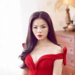 Lệ Quyên nóng bỏng với vai trần ngực đầy