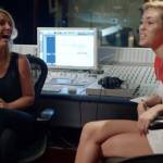 Bố Miley sợ Britney biến con gái mình thành "vũ nữ thoát y"