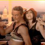 Miley Cyrus tung MV hài hước nhái "We Can't Stop"