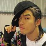Taeyang "nhá hàng"... tóc thắt bím