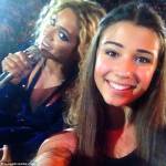 Beyonce FaceTime với fan trong khi biểu diễn