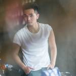 Phạm Hồng Phước lái xe ôm trong single mới