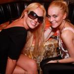 Lindsay Lohan bị cấm bén mảng đến show diễn của Britney Spears