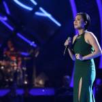 Vietnam Idol Gala 2: Ngân Hà bất ngờ khóc nấc khi đang hát