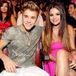 Rộ tin Selena Gomez mang song thai với Justin Bieber