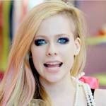 Avril Lavigne tung MV về... mèo Hello Kitty