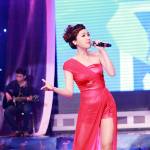Bảo Thy tự tin khoe chân thon bên Trấn Thành