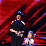 Vợ cũ MC Thành Trung và con gái gây "náo loạn" The X-Factor
