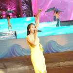 Hồ Quỳnh Hương hát nhép ở Carnaval Hạ Long