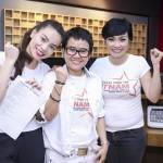 Hà Hồ, Phương Thanh tất bật trong phòng thu vì Biển Đông