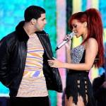 Tình cũ Drake chửi Rihanna là "quỷ dữ" trên sân khấu
