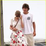 Taylor Swift mua biệt thự gần nhà người yêu