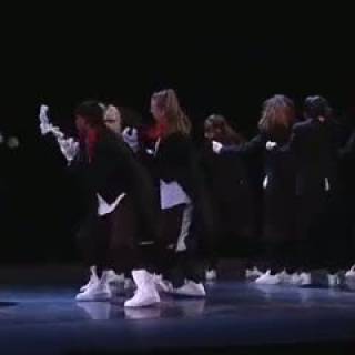 Breakdance: Biểu diễn tập thể (Hay)